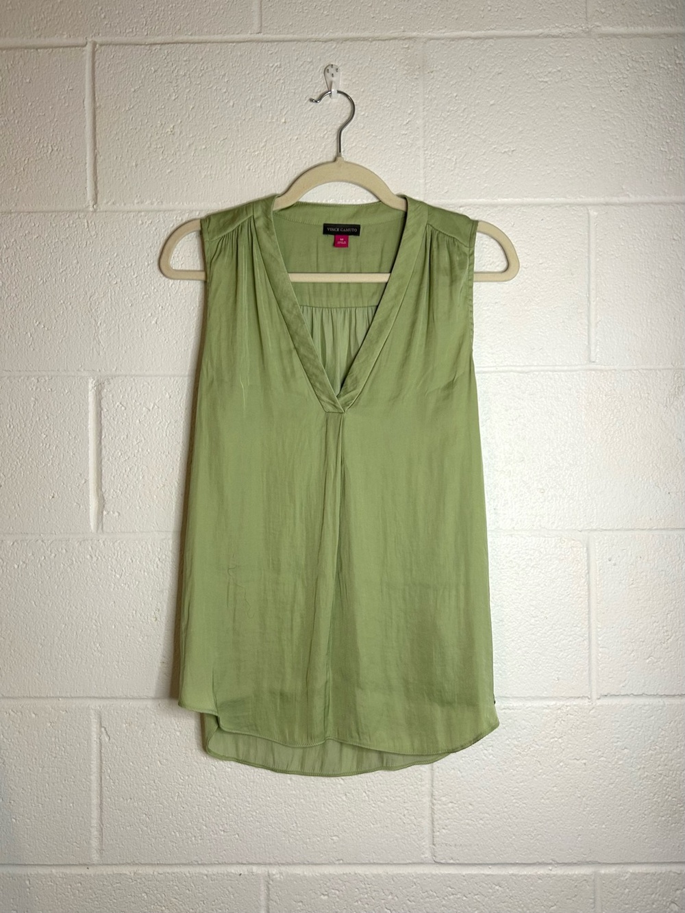 Vince Camuto Green V-Neck Sleeveless Blouse